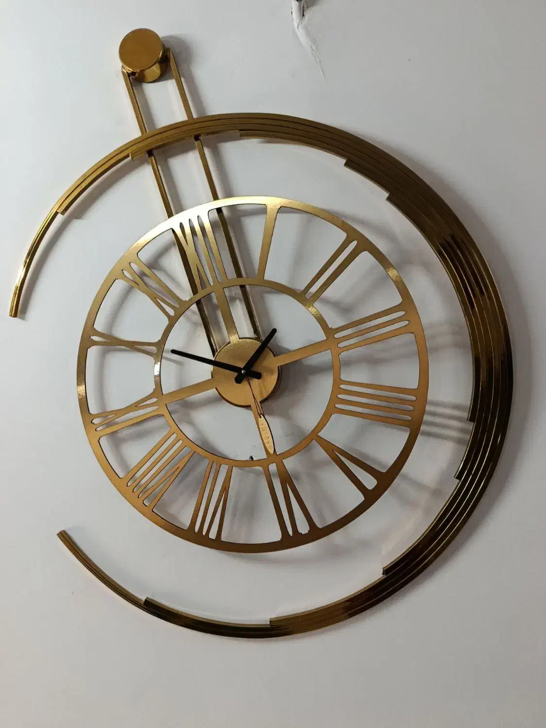 ساعت دیواری فلزی طلایی ماه بزرگ  ابعاد ۱۱۰سانت|ساعت دیواری و تزئینی|مشهد, شهید احمدی روشن|دیوار