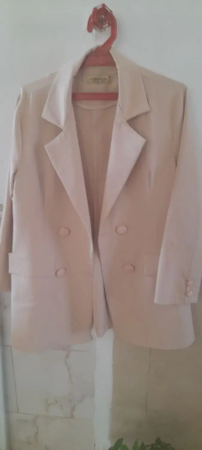 کت شلوار|لباس|شیراز, قلعه نو|دیوار