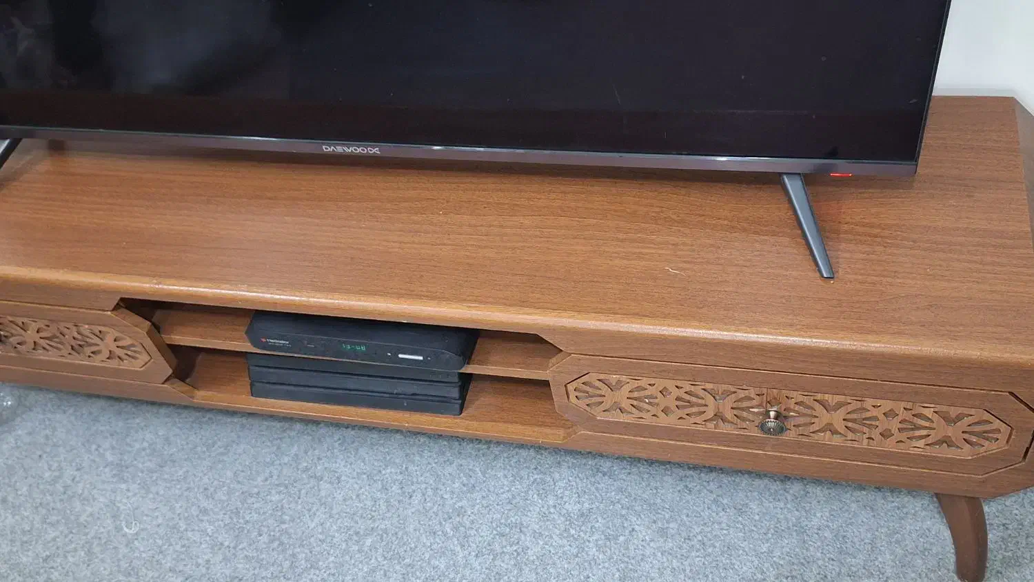 زیرتلویزیون چوبی پادری آون توستر|میز تلویزیون|قدس, شهر‌قدس|دیوار