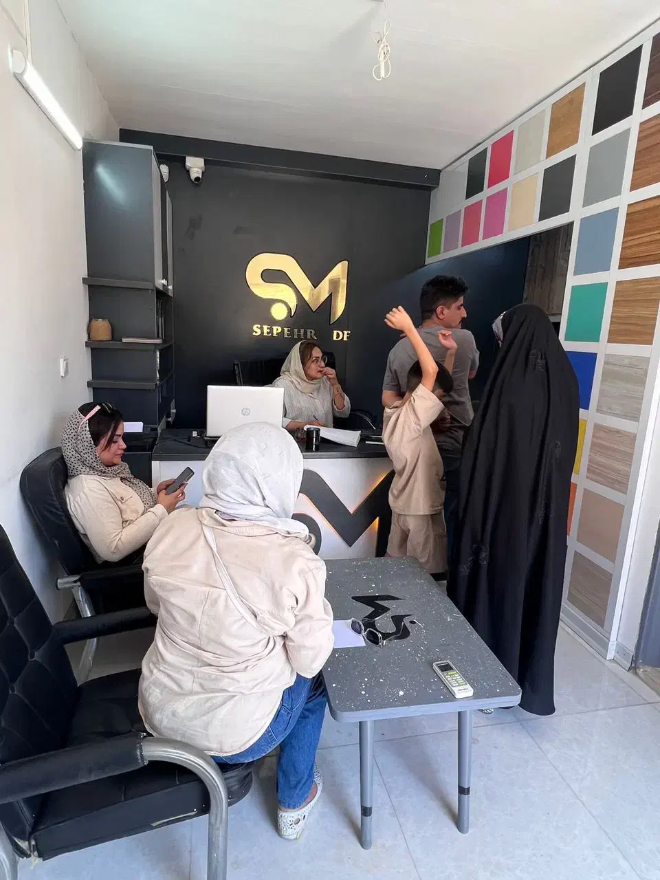 استخدام کارمند آقا|استخدام اداری و مدیریت|حبیب آباد, |دیوار