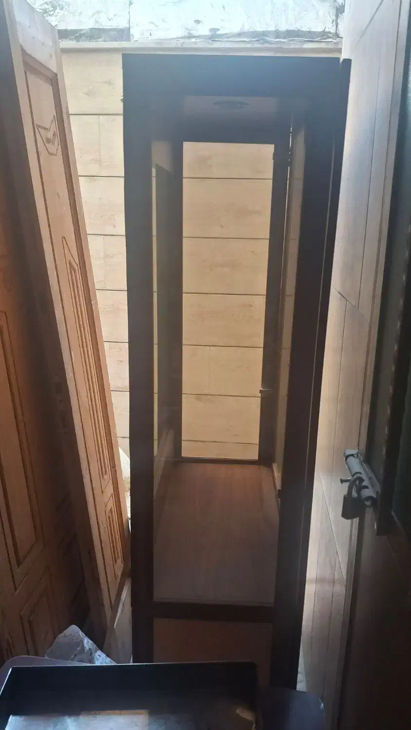 یک عدد میز تحریر با بوفه سالم|میز تحریر و کامپیوتر|اسلام‌شهر, زرافشان|دیوار