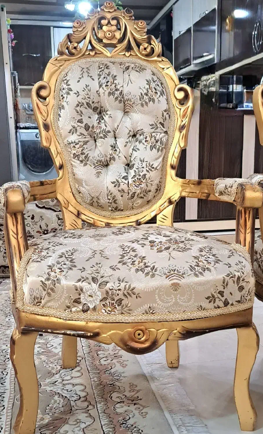 فروش فوری مبل ۹ نفره سلطنتی کاملا سالم و تمیز|مبلمان خانگی و میز عسلی|جم, |دیوار