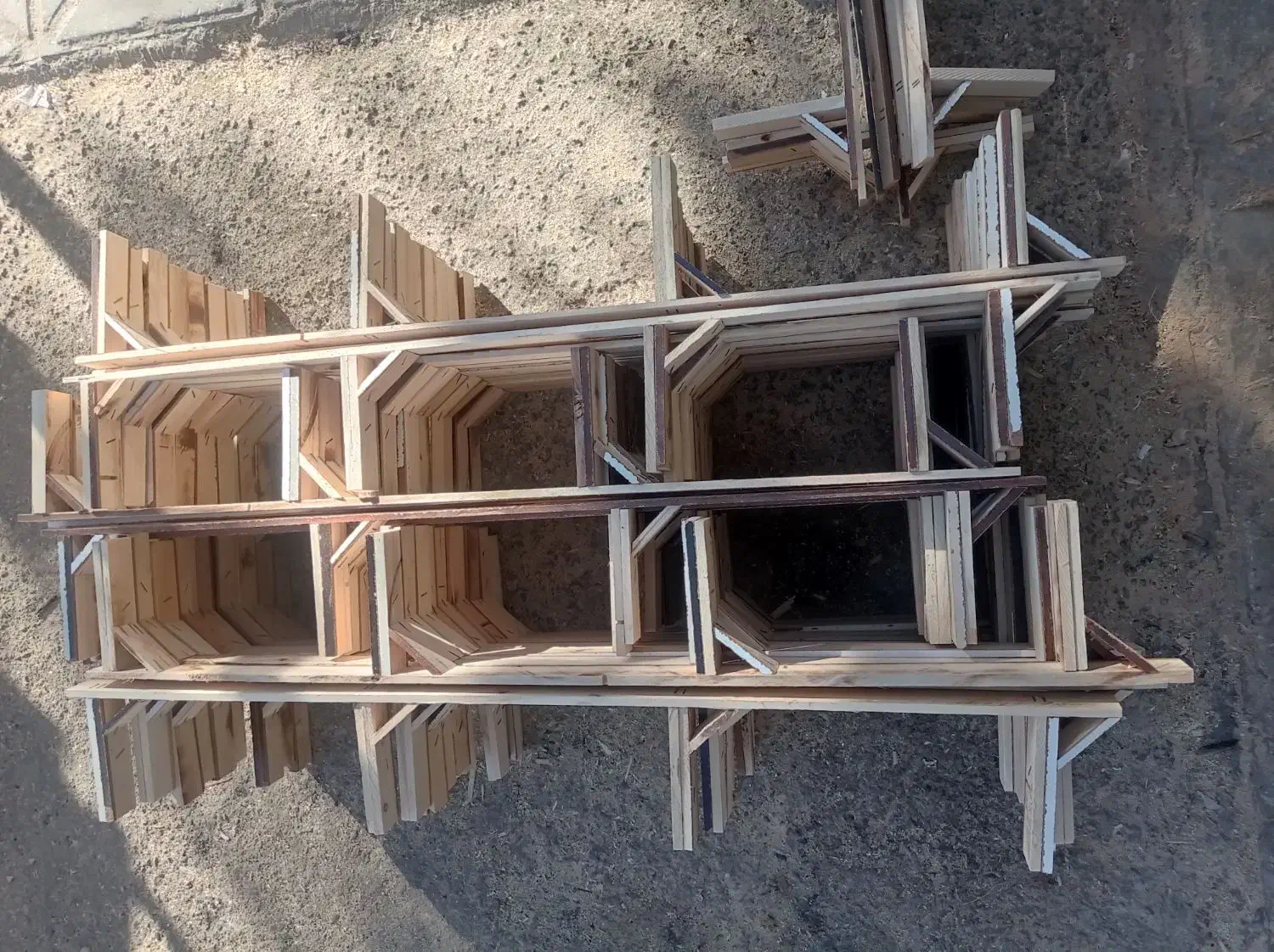 پایه چوب بست کبوتر|لوازم جانبی حیوانات|شیروان (خراسان), |دیوار