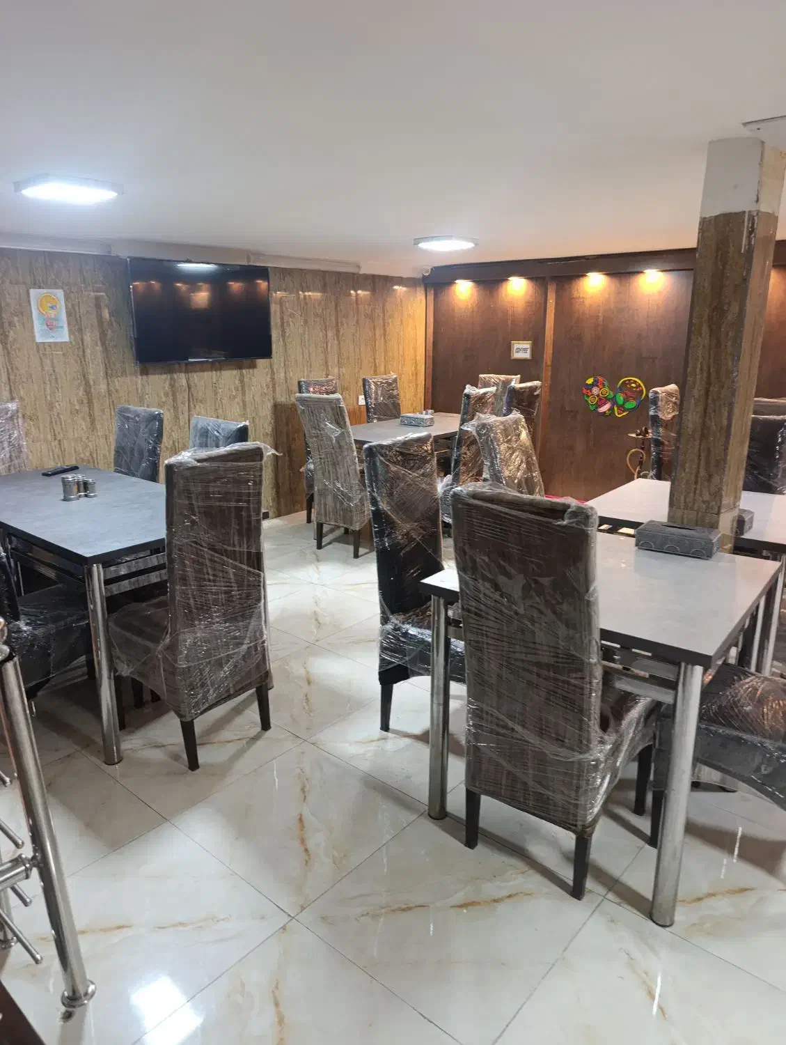 میز و صندلی رستورانی پارچه ای برند مکث|میز و صندلی غذاخوری|اسلام‌شهر, شهرک الهیه|دیوار