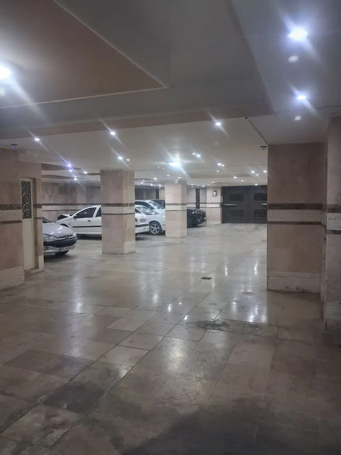 استخدام سرایدار مجتمع مسکونی|استخدام سرایداری و نظافت|کرج, باغستان|دیوار