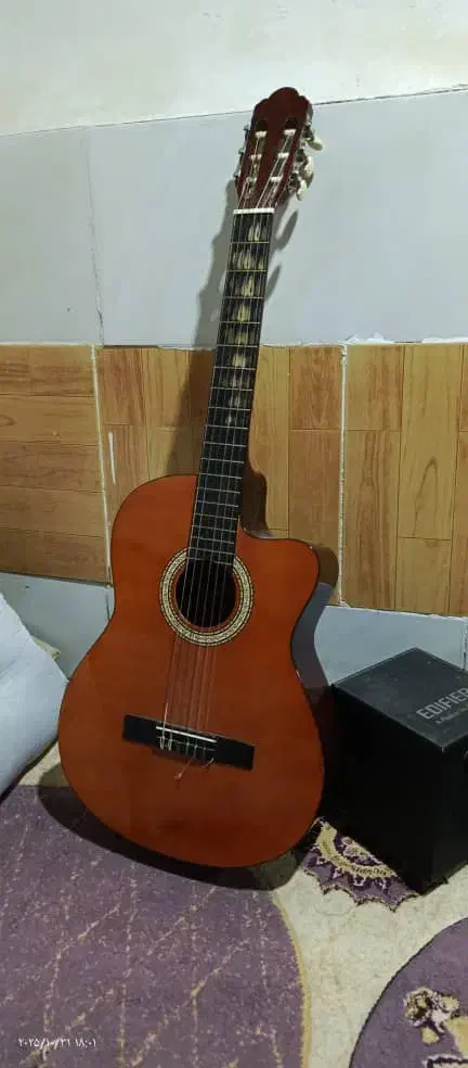 گیتار بارسلونا|گیتار، بیس، امپلیفایر|میناب, |دیوار