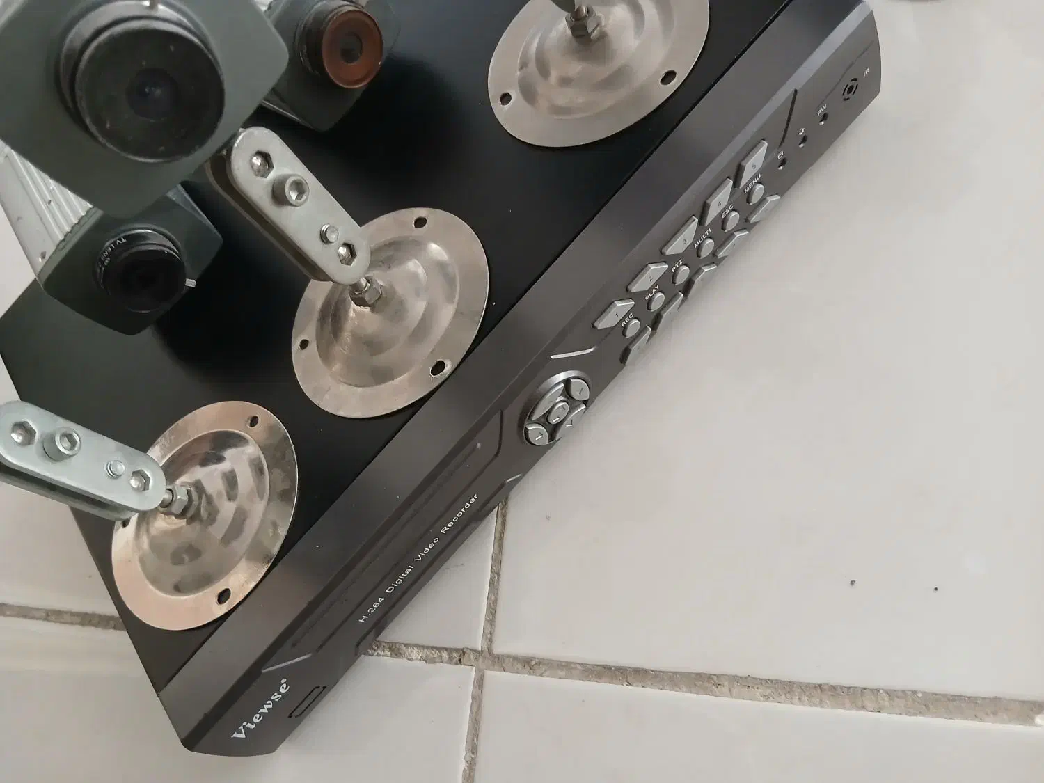 ۹ دوربین با دستگاه ۸ کاناله|دوربین مداربسته|اندیشه, اندیشه فاز ۴|دیوار