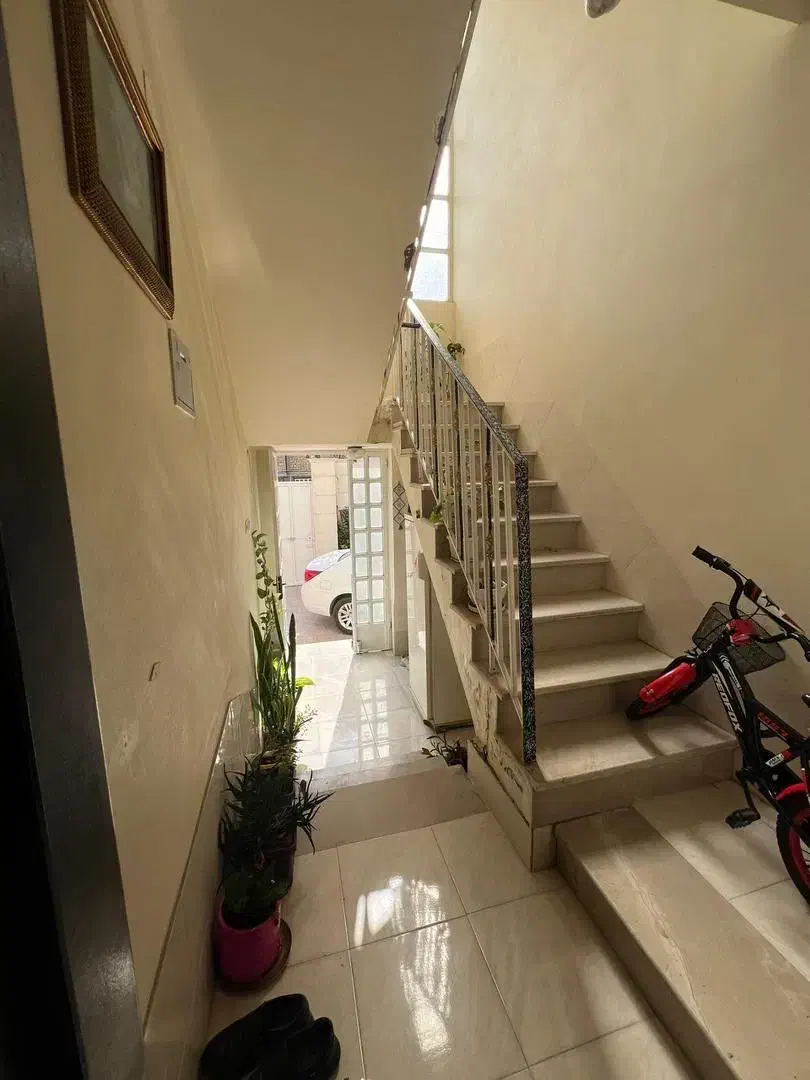 منزل ۲۰۰ متریدرب از حیاط مجزا|فروش خانه و ویلا|شیراز, شهرک مطهری|دیوار