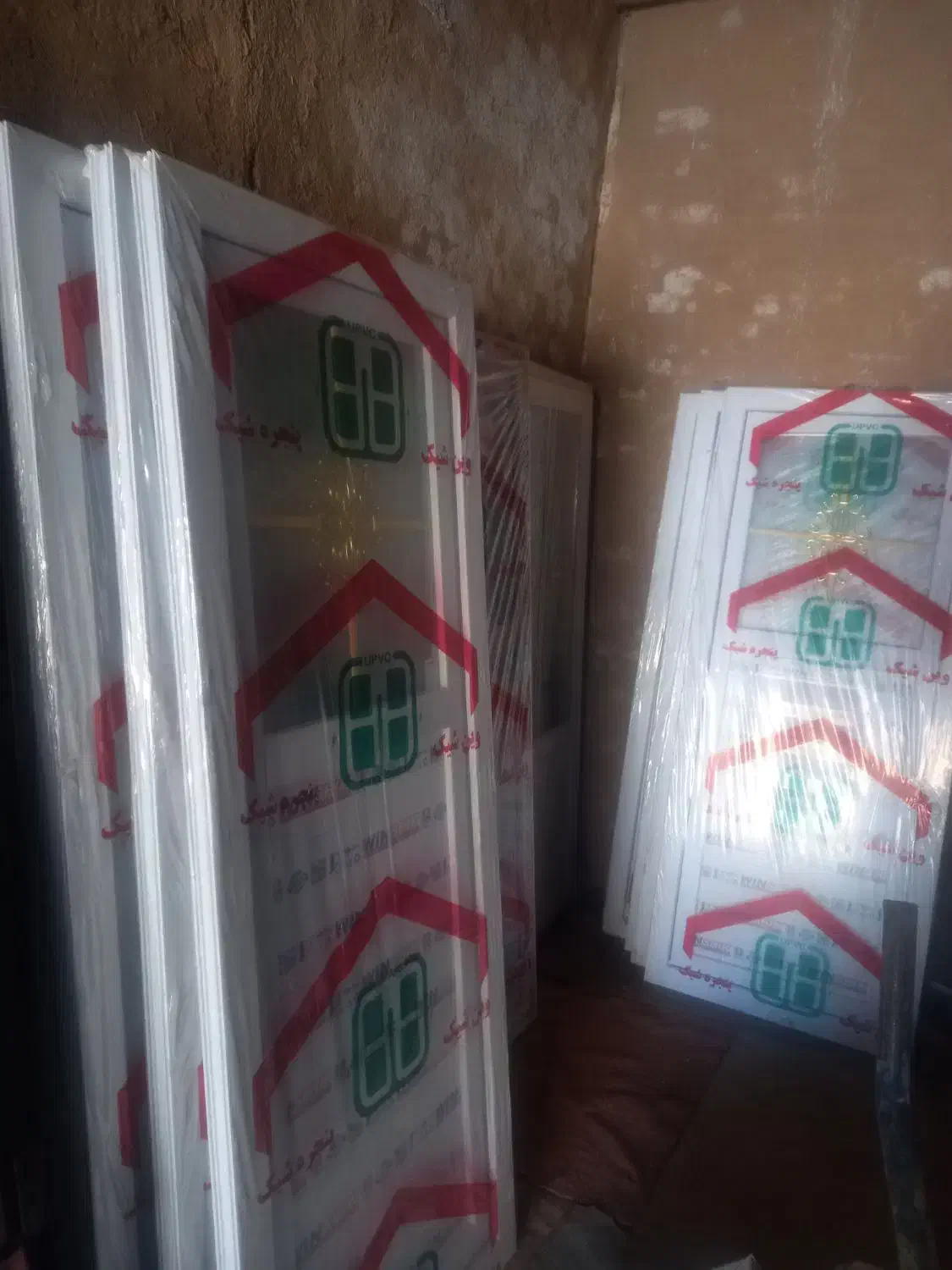 در وپنجره پی وی سی ودرب چوبی پیش ساخته|مصالح و تجهیزات ساختمان|فلاورجان, |دیوار