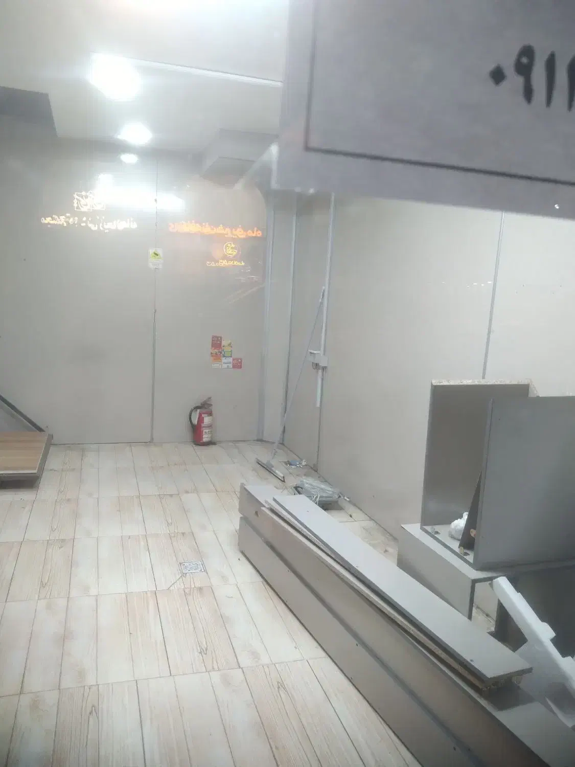 اجاره بوتیک در پل بوسار(سعدی)|اجارهٔ مغازه و غرفه|رشت, سعدی (تختی)|دیوار