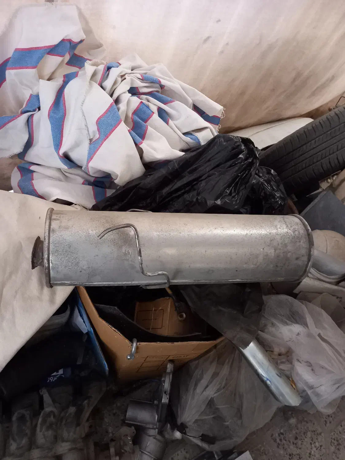 منبع اگزوز بنزی ۲۳۰|قطعات یدکی و لوازم جانبی|شاهینشهر, عطار|دیوار