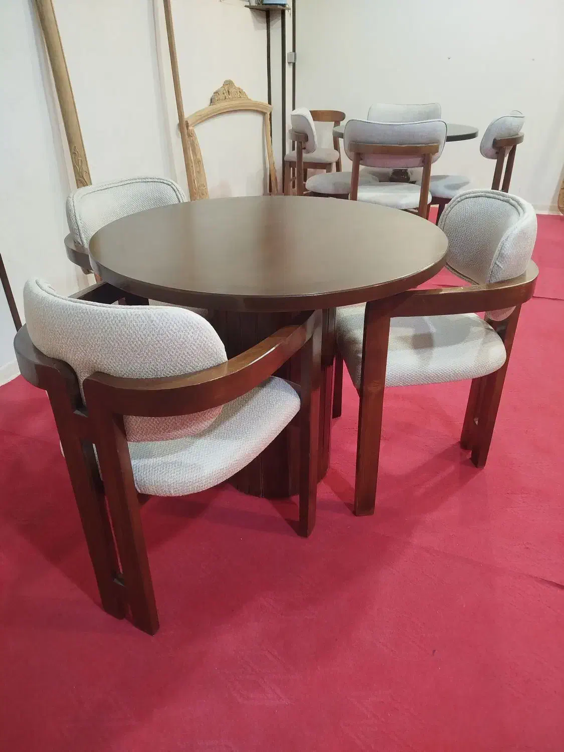 صندلی و میز نهارخوری اچ|میز و صندلی غذاخوری|بومهن, |دیوار