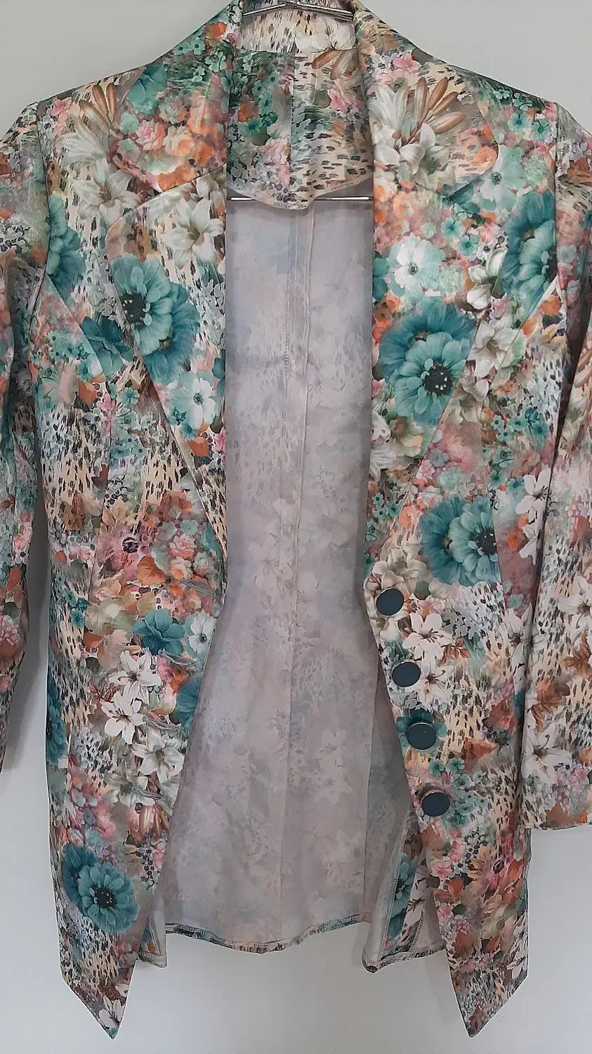 کت بلند|لباس|شیراز, نارنجستان|دیوار