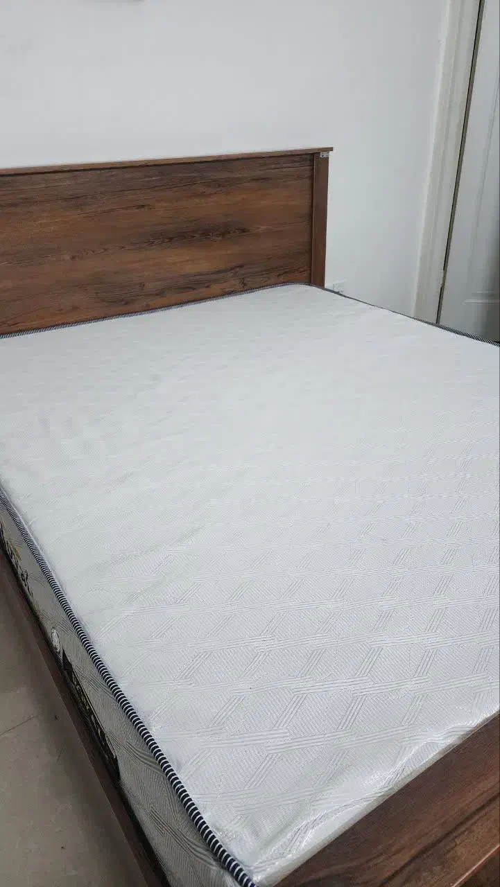 تشک خوشخواب در حد نو|تشک تختخواب|گلبهار, شهر جدید گلبهار|دیوار