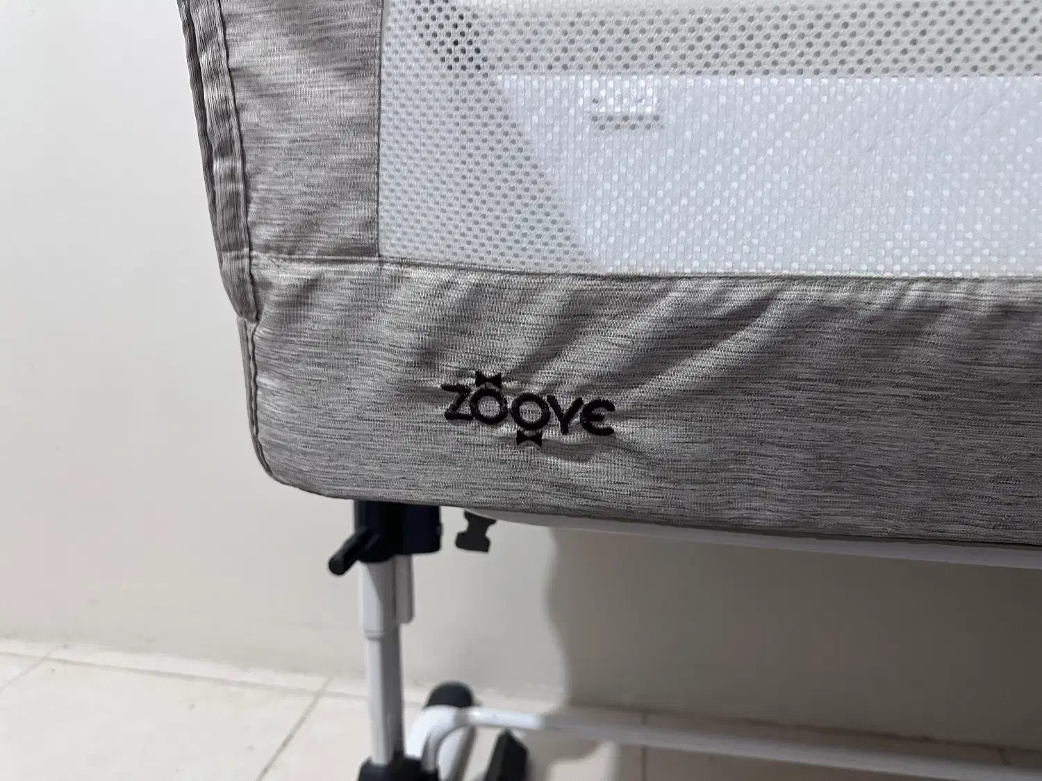 تخت نوزادی کنار مادر|تخت و صندلی بچه|همدان, |دیوار