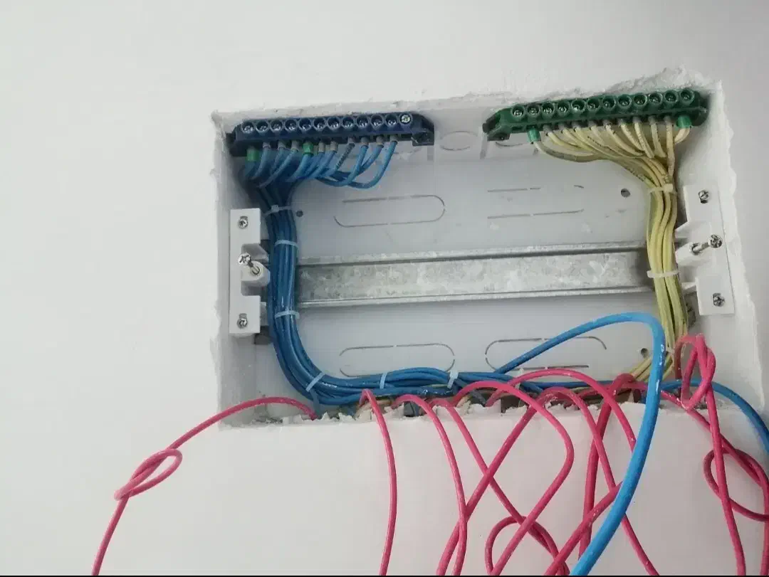 برقکار ساختمان و نصاب سیستم های امنیتی و حفاظتی|خدمات پیشه و مهارت|شوشتر, |دیوار