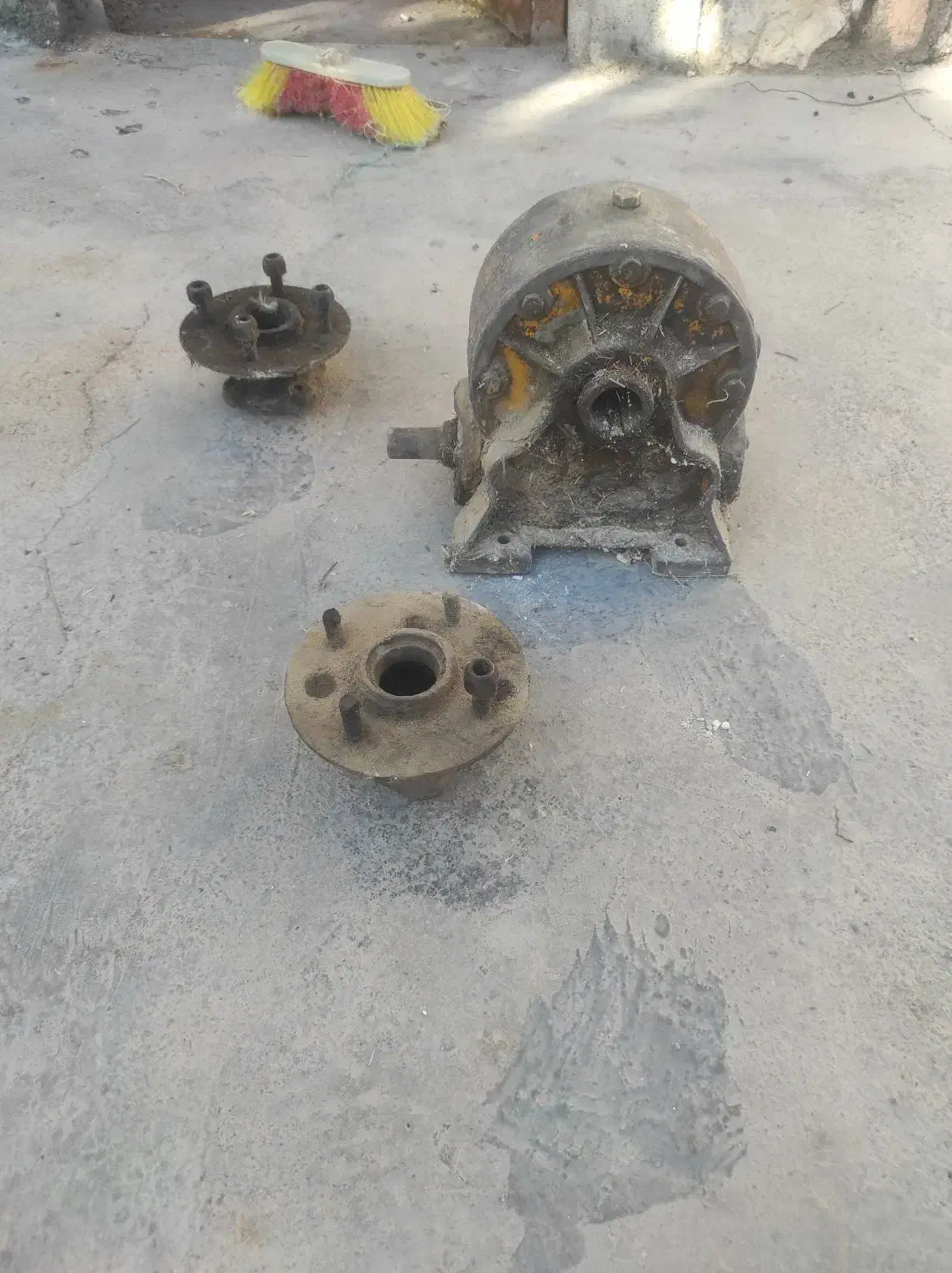 گیربکس بالابر و میکسر و۲ عدد توپی میکسر|مصالح و تجهیزات ساختمان|باغ ملک, |دیوار