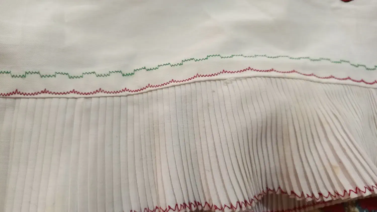 روبالشتی با کله بالشتی|رختخواب، بالش، پتو|پاتاوه, |دیوار