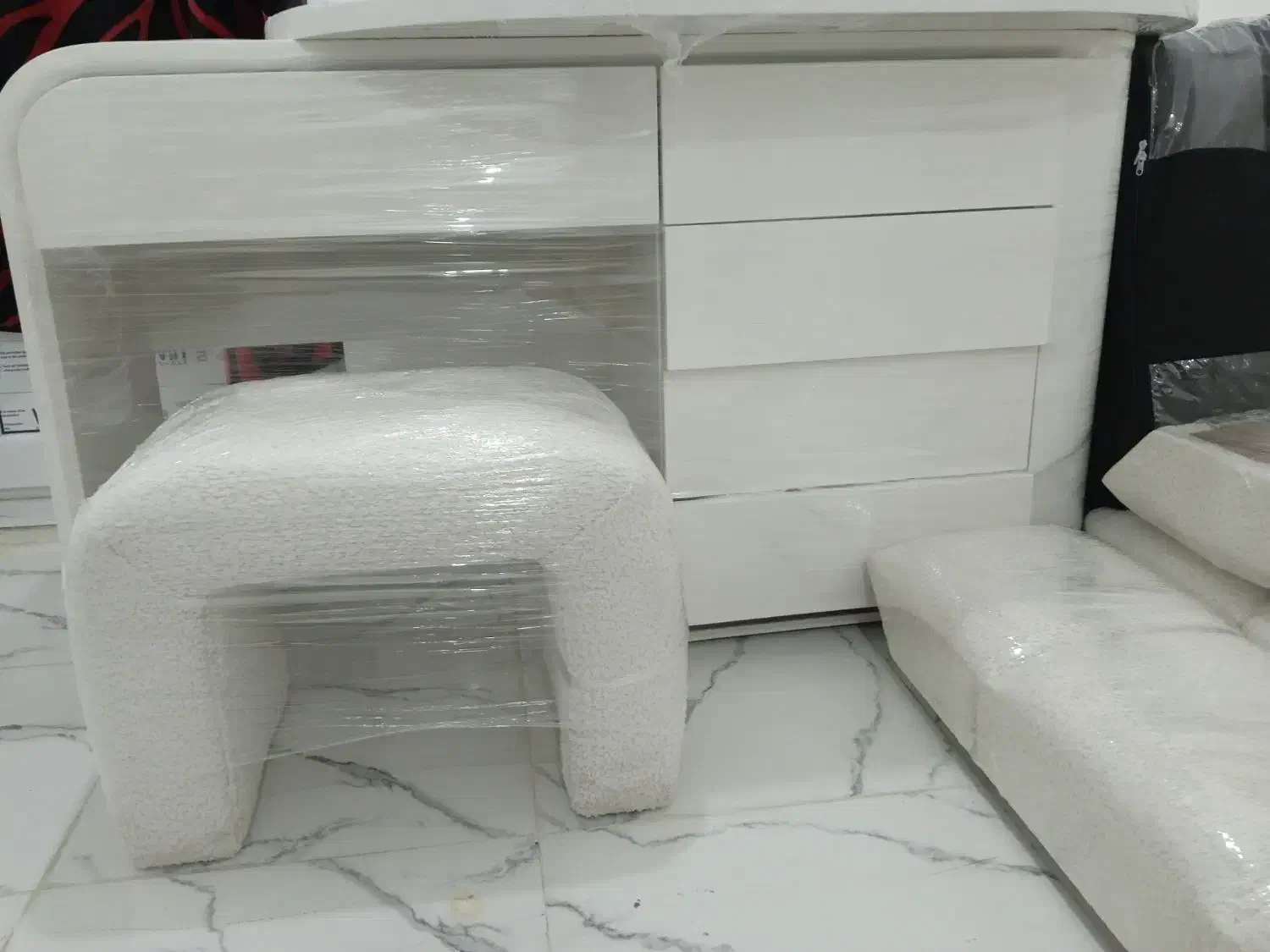 در جم|تخت و سرویس خواب|جم, |دیوار