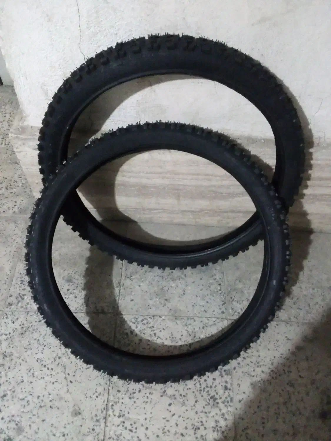 یک عدد اسکوتر و دو حلقه لاستیک نو دوچرخه 24|دوچرخه، اسکیت، اسکوتر|هرسین, |دیوار