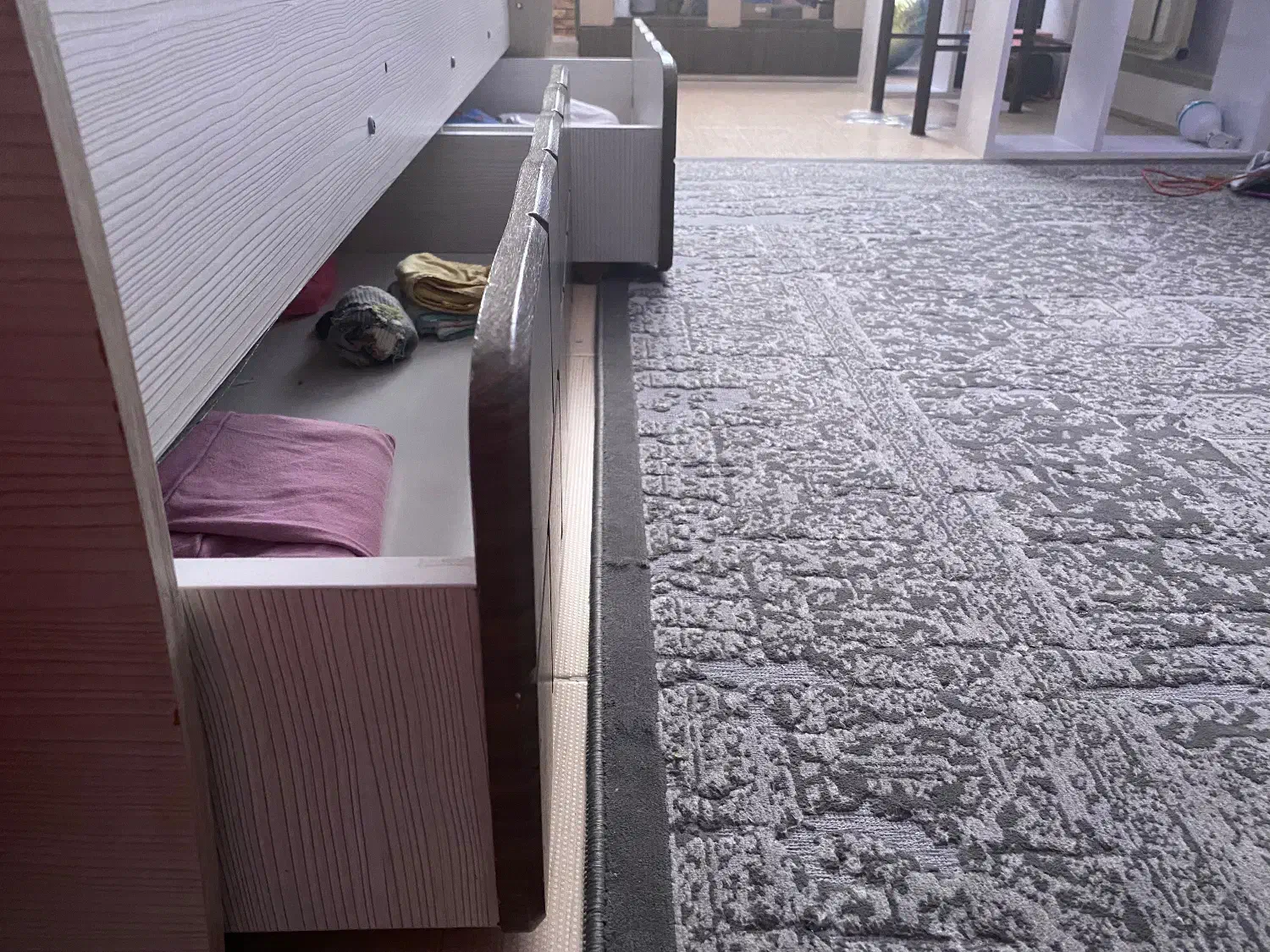 تخت نوجوان با خوشحواب|تخت و سرویس خواب|شیراز, شهرک گلدشت حافظ|دیوار