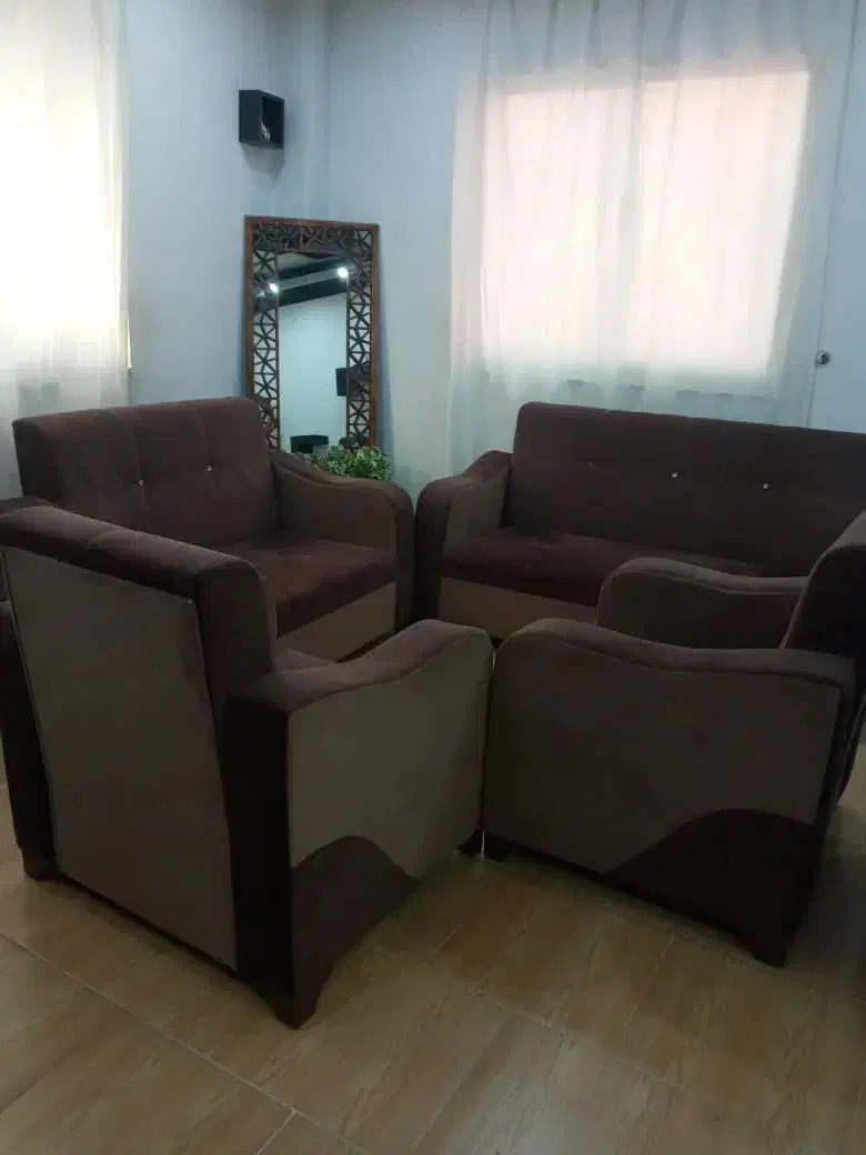 مبل ۷نفره|مبلمان خانگی و میز عسلی|رشت, حومه رشت|دیوار
