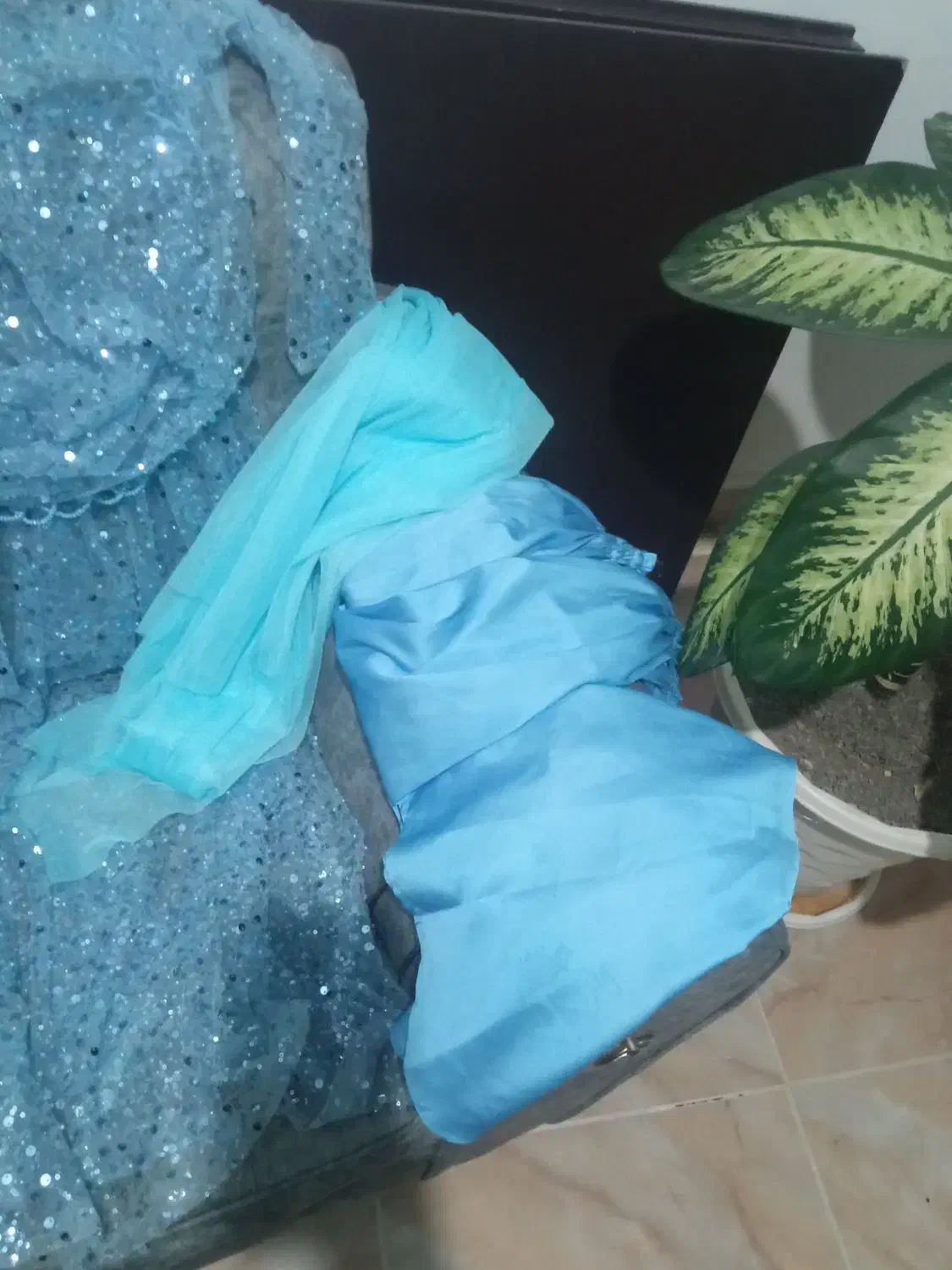 پوشاک|لباس|دهگلان, |دیوار