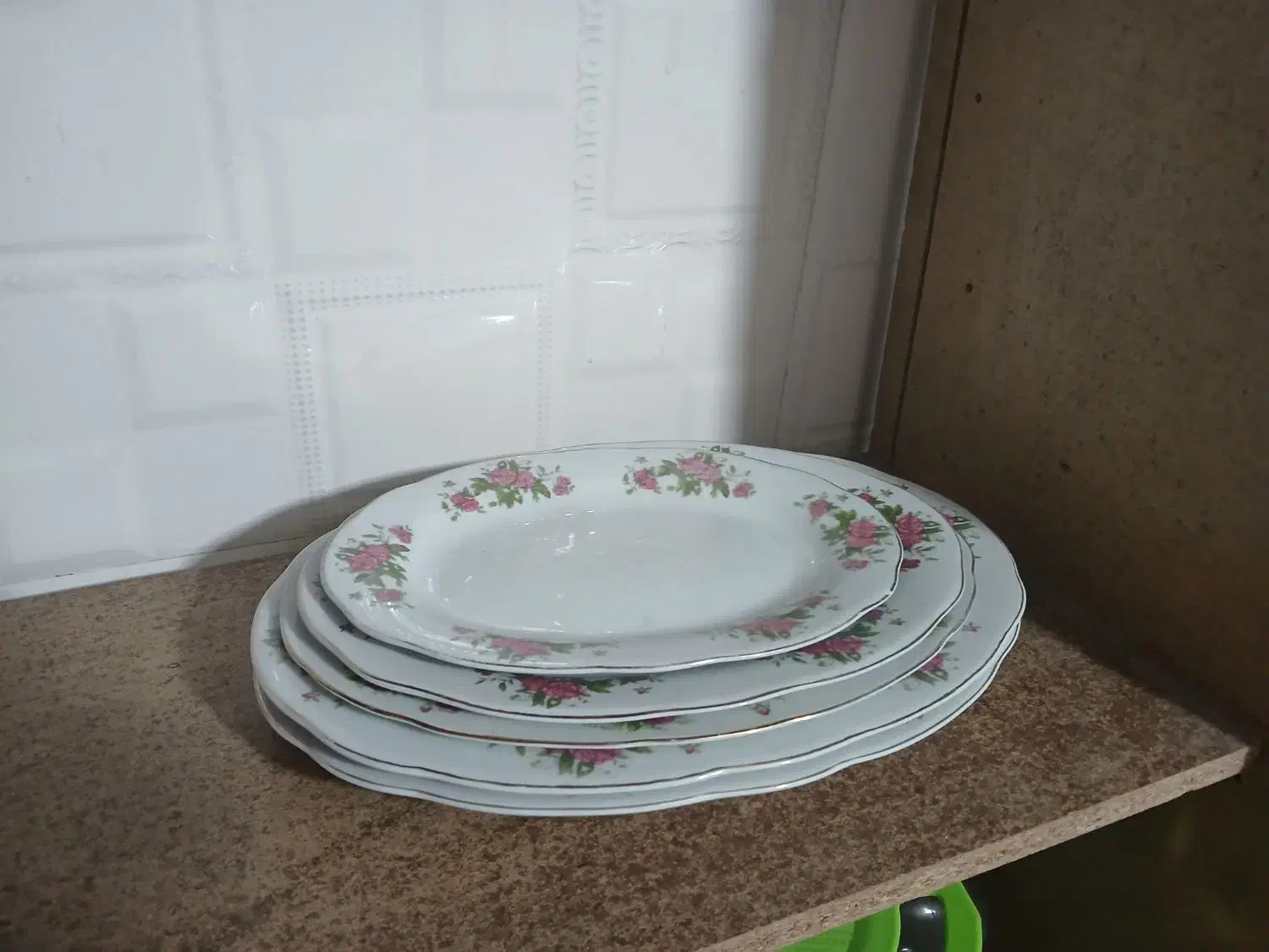 چینی گل قرمزی|ظروف سرو و پذیرایی|فلاورجان, |دیوار