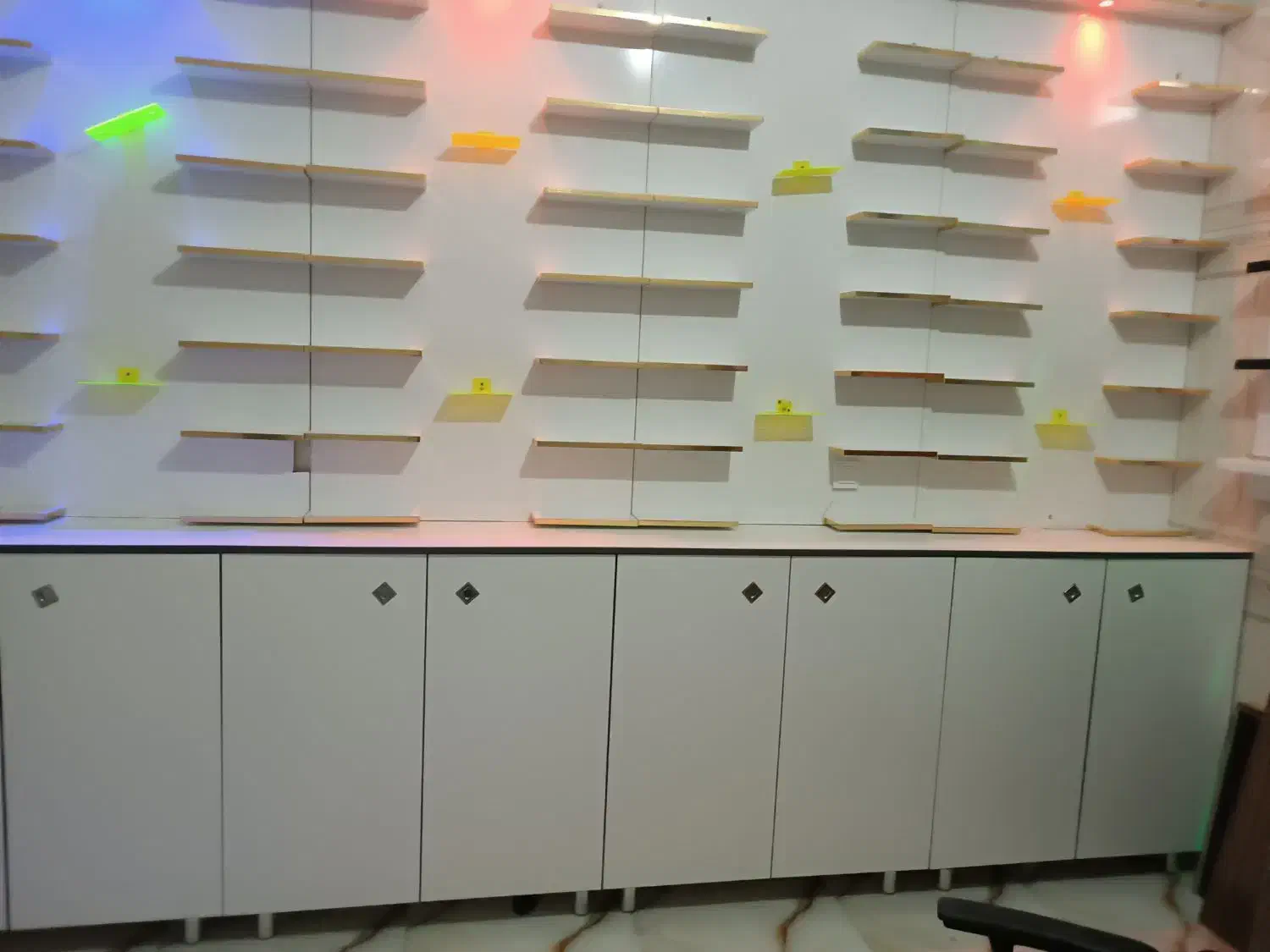 دکور|جاکفشی، کمد، دراور|قره چای, |دیوار