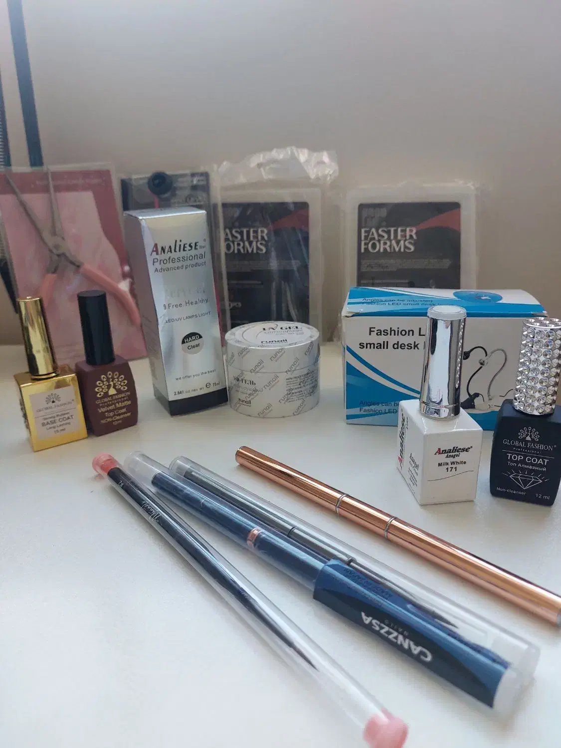 لوازم کاشت ناخن/روسی/زیر قیمت|آرایشگاه و سالن‌های زیبایی|تهران, صادقیه|دیوار