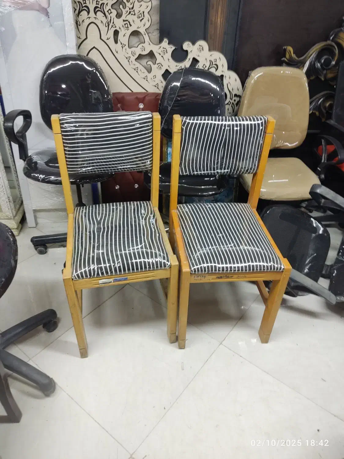 صندلی چوبی سالم در حد نو دو عدد موند|مبلمان اداری|پارسآباد, |دیوار