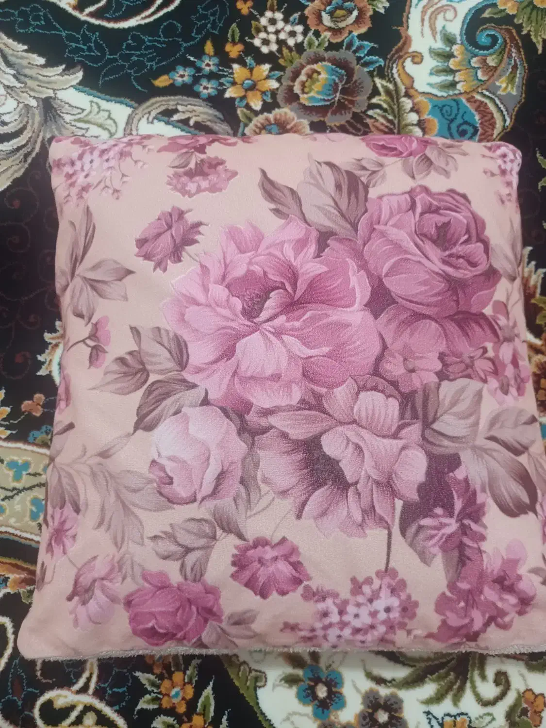 کوسن اماده|رختخواب، بالش، پتو|پارسآباد, |دیوار