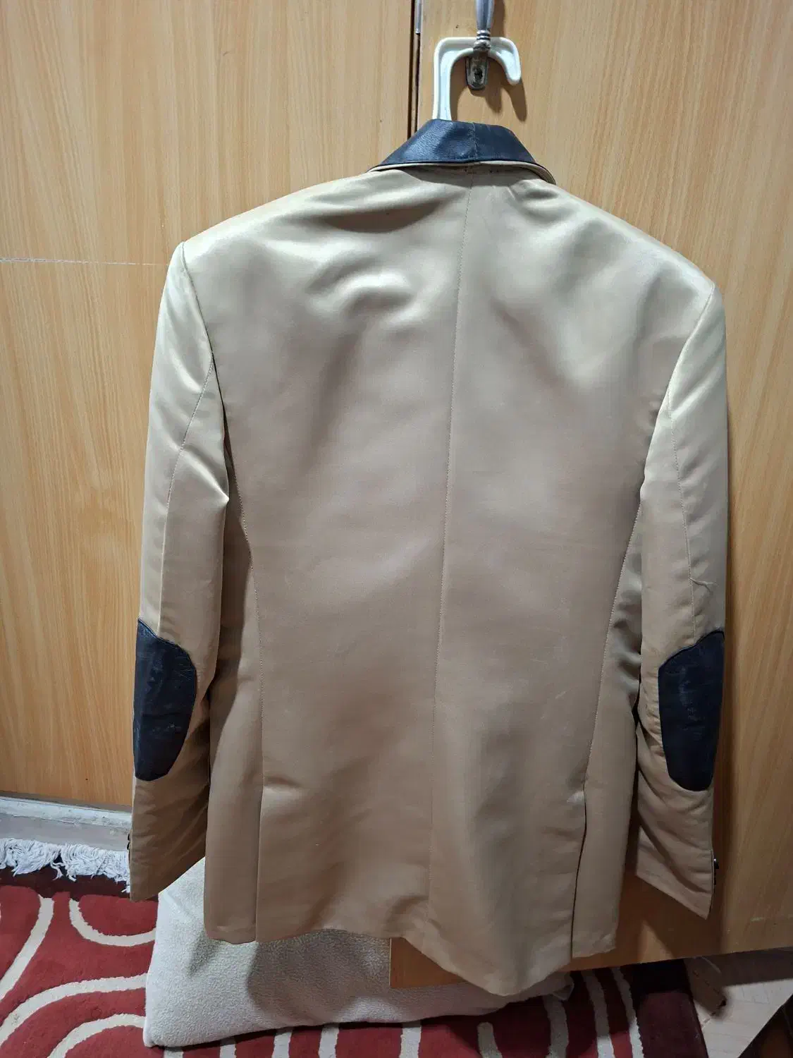 کت شلوار طلایی سایز۴۶نونوفقط چرم روی یقه اش توکمد|لباس|سبزوار, نواب صفوی|دیوار