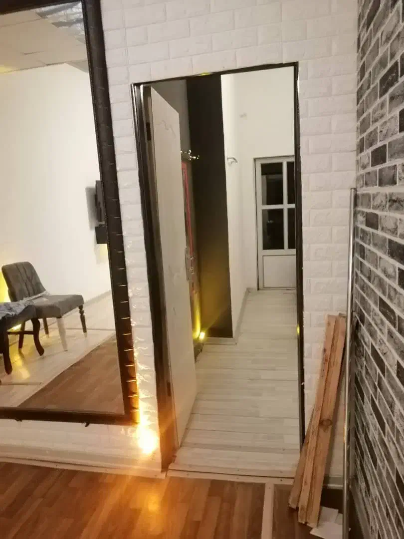 دو خواب لب دریا|اجارهٔ کوتاهمدت ویلا و باغ|بندر انزلی, موج شکن|دیوار