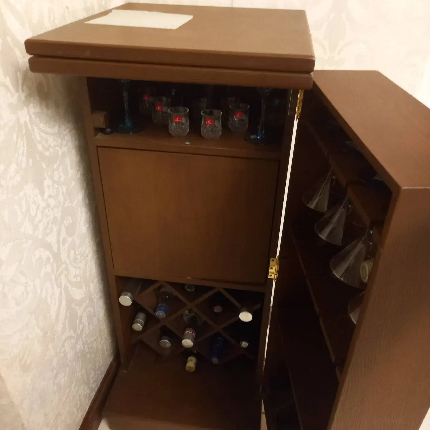 میز بار  زیبا چوب گردو  سفارش ساز  نو|بوفه، ویترین، کنسول|تهران, مینای جنوبی|دیوار