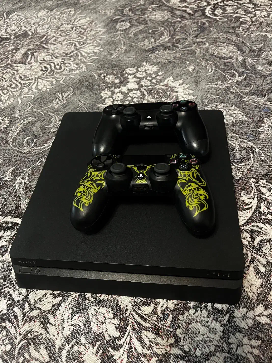 دستگاه ps4 سالم به همراه دو دسته|کنسول، بازی ویدئویی و آنلاین|تهران, ابوذر|دیوار