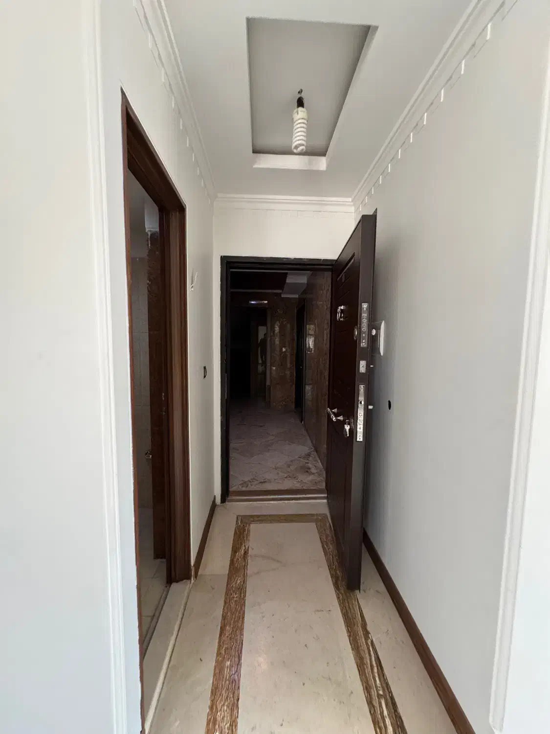 ۵۸ متر ** ظفر کوچه افشین ** ۹ ساله طبقه چهارم