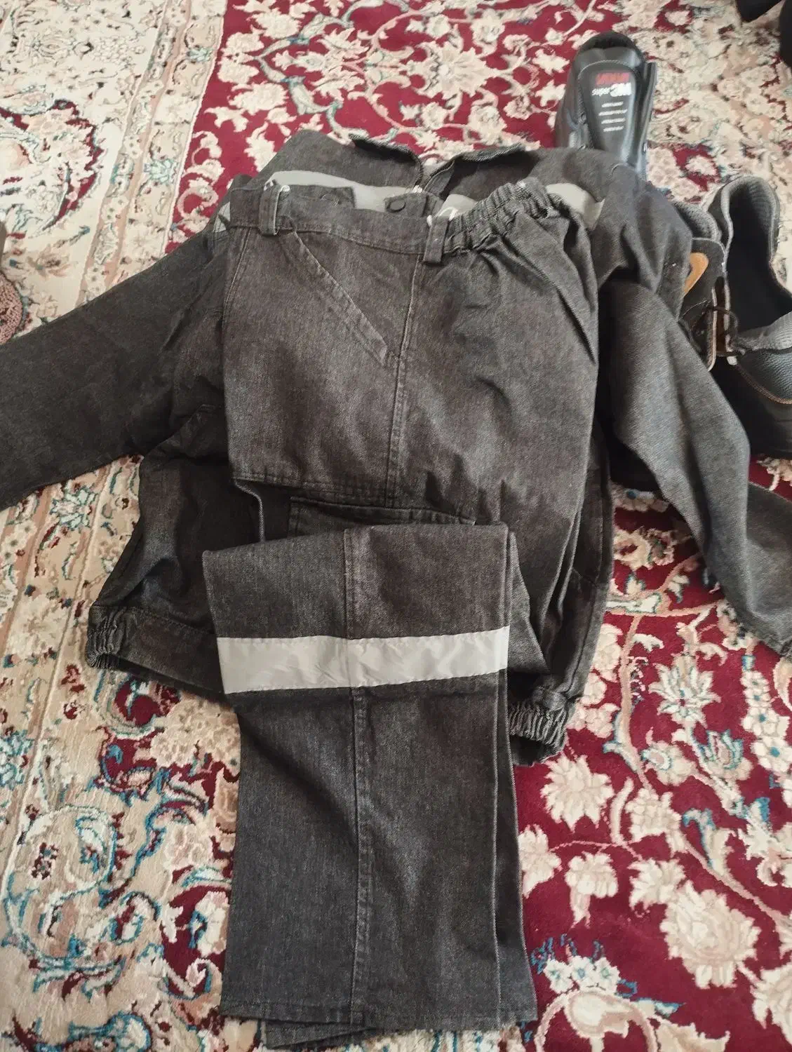 لباس ایمنی|لباس|اصفهان, قهجاورستان|دیوار