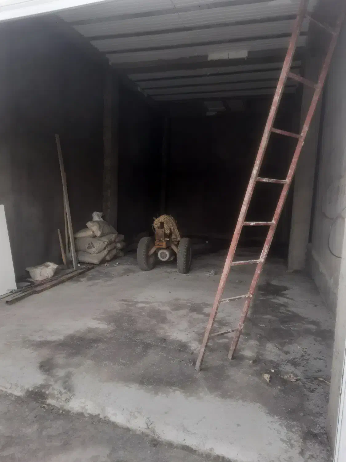 اجارهانبار|اجارهٔ مغازه و غرفه|میانه, |دیوار