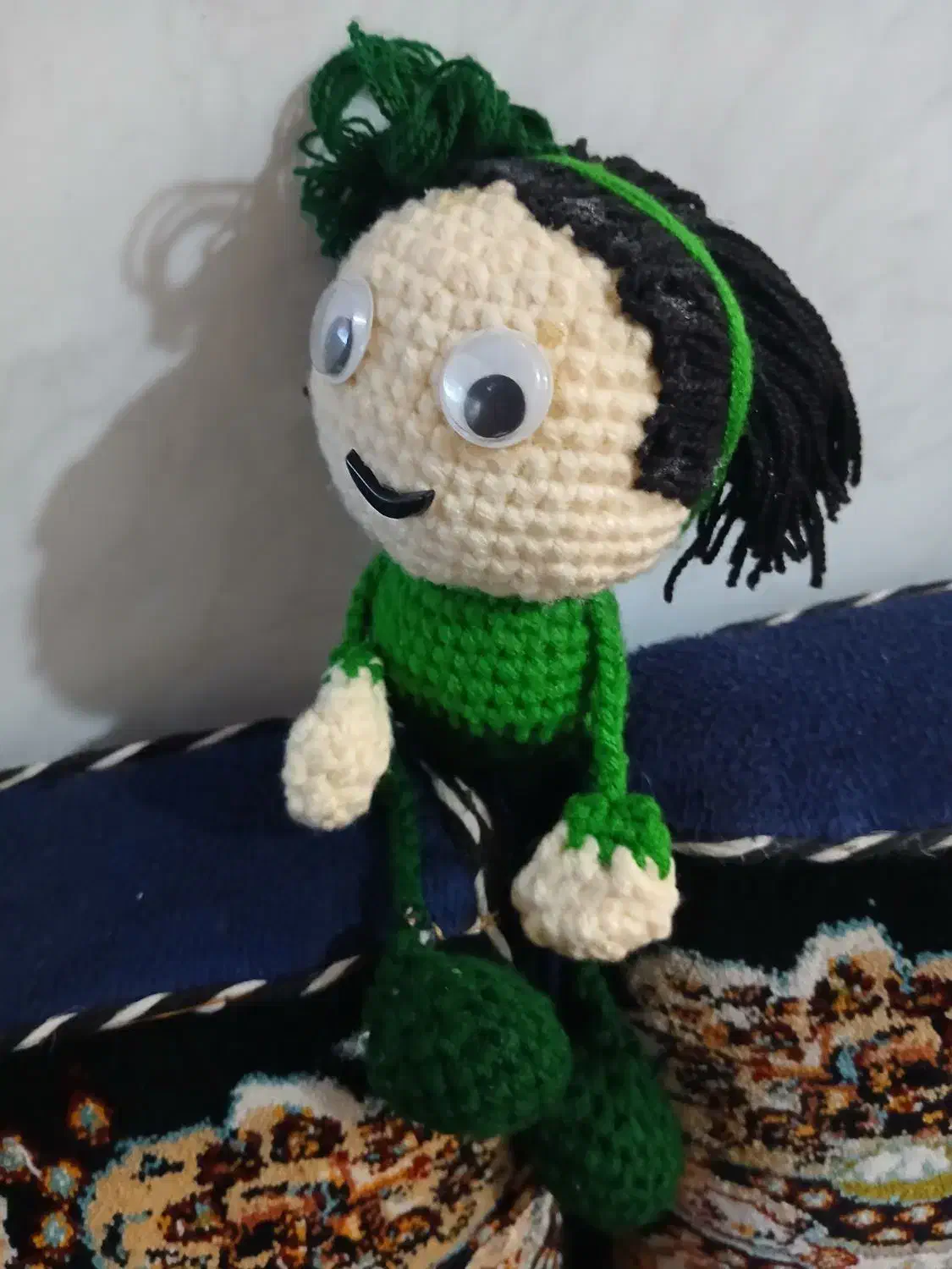 عروسک|اسباب‌بازی بچه|قم, شهر قائم|دیوار