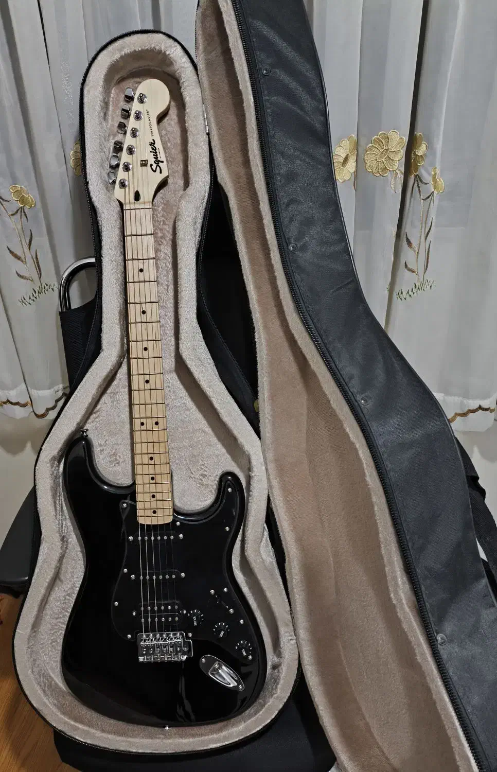 گیتار الکتریک squier Sonic Stratocaster|گیتار، بیس، امپلیفایر|شهرکرد, |دیوار