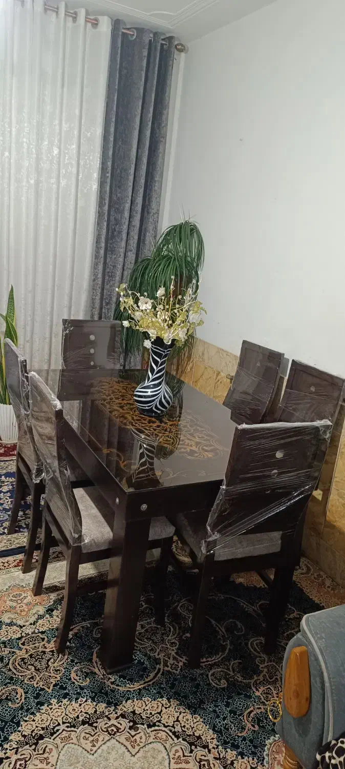 میزو صندلی ناهارخوری ۶نفره کاملا سالم وتمیز|میز و صندلی غذاخوری|شیراز, کوشک میدان|دیوار