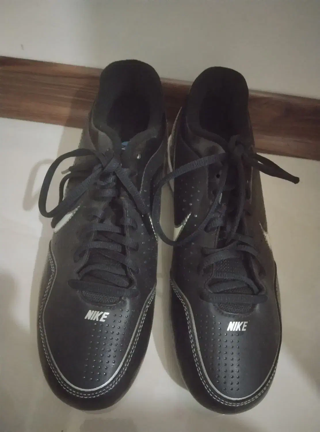 کتونی نایک اورجینال|کیف، کفش، کمربند|اندیشه, اندیشه فاز ۳|دیوار