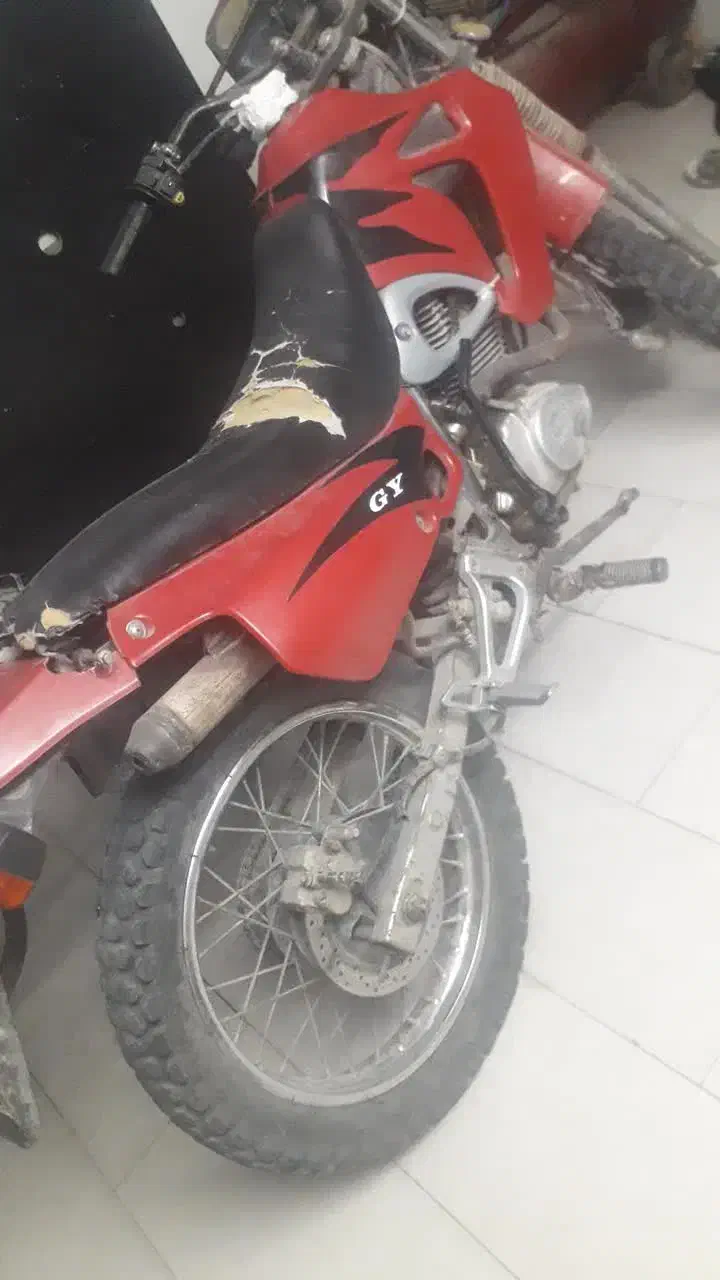 یک عدد موتور تریل مدل 85 و یک عدد پمپ باد|موتورسیکلت|آران و بیدگل, |دیوار