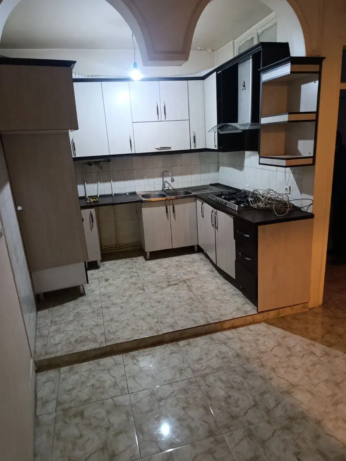 40 متر-تک واحدی -ط اول - تخلیه-تا مترو ۲ دقیقه