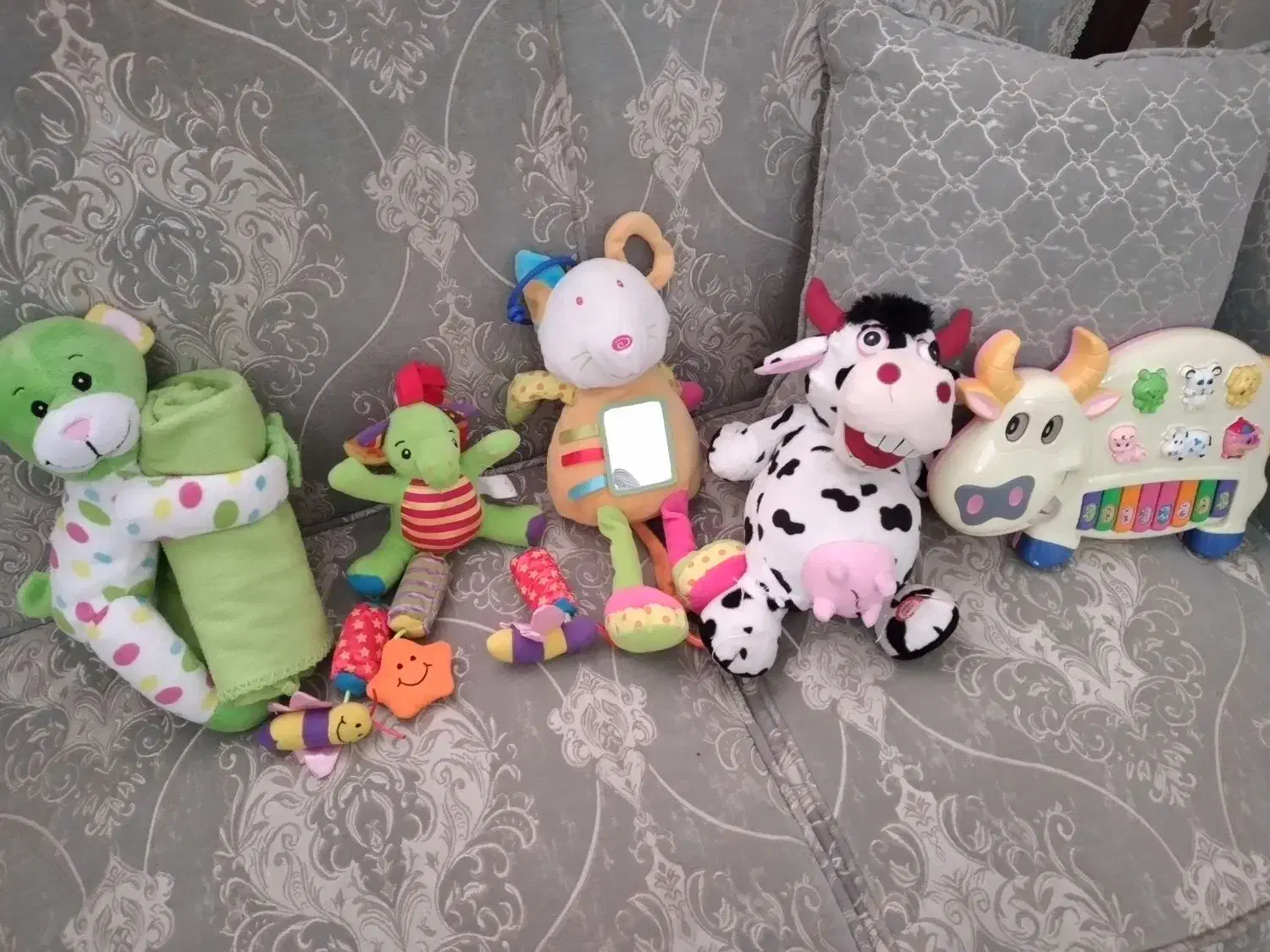 تعدادی عروسک و اسباب بازی موزیکال|اسباببازی|تهران, خواجه نظام الملک|دیوار