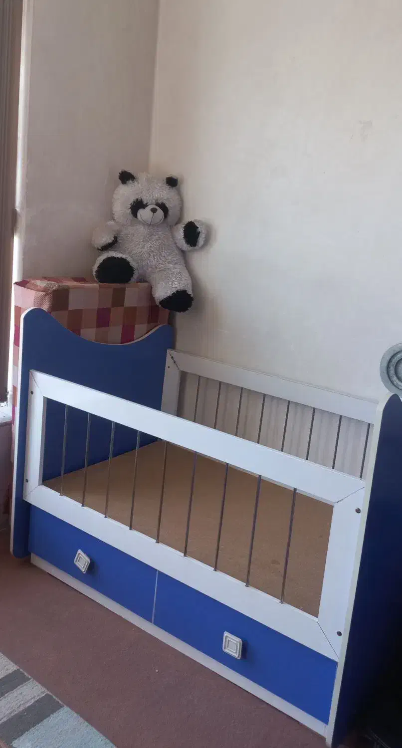 تخت و کمد کودک|تخت و صندلی بچه|شیراز, شریفآباد|دیوار