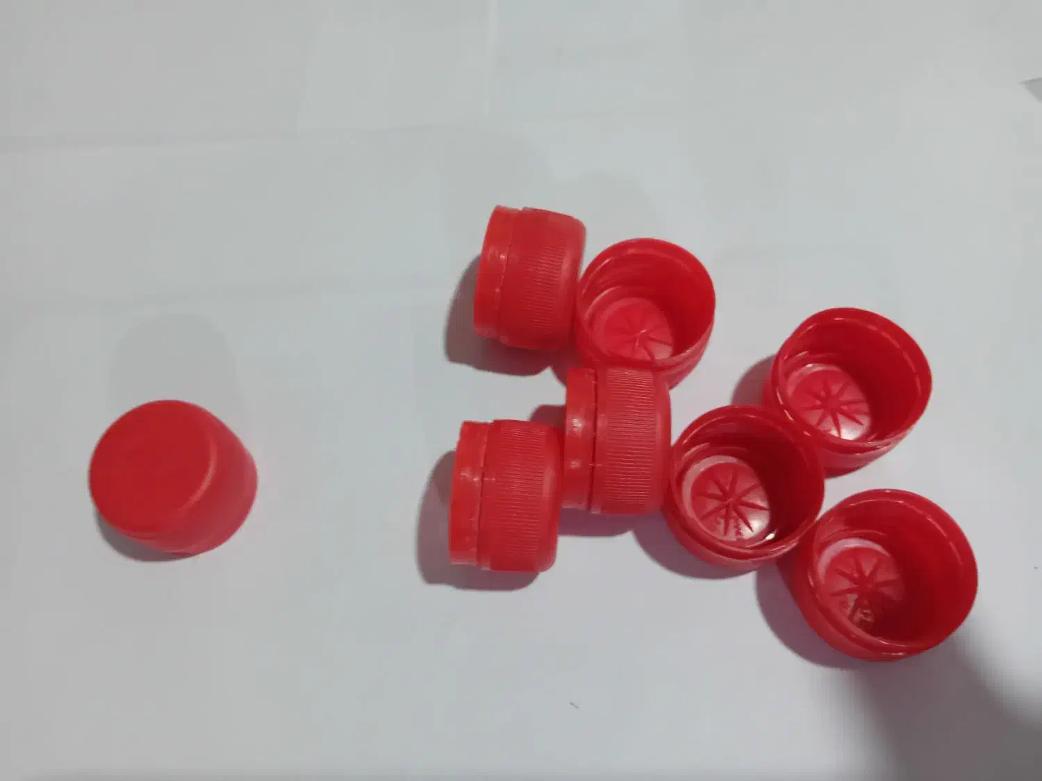 تعدادی در ب بطری نو ۲۸ میلیمتر فابل پلمپ شدن|ظروف نگهدارنده، پلاستیکی، یکبارمصرف|میانه, |دیوار