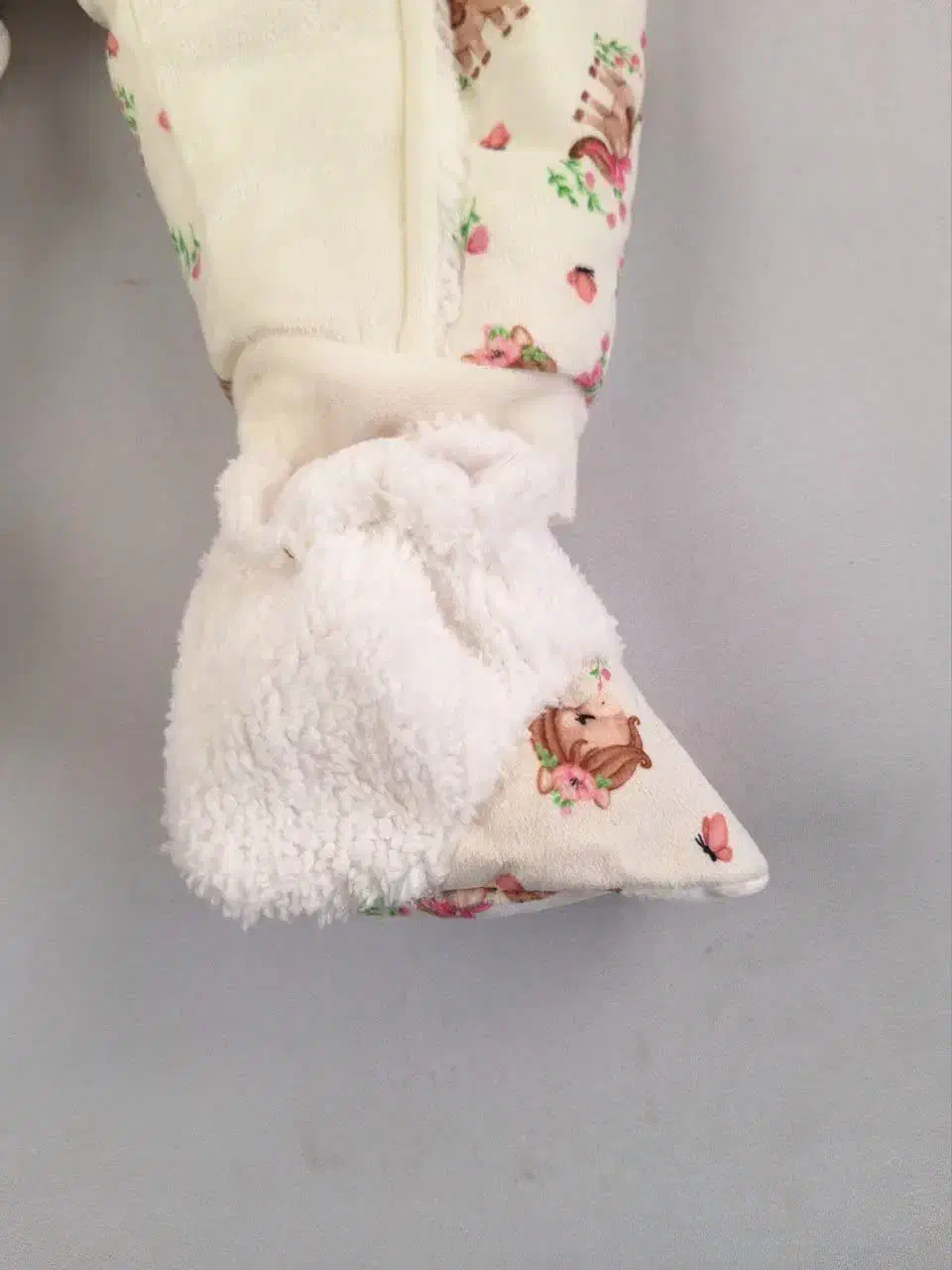 سرهمی|کفش و لباس بچه|اصفهان, باغ نگاره|دیوار