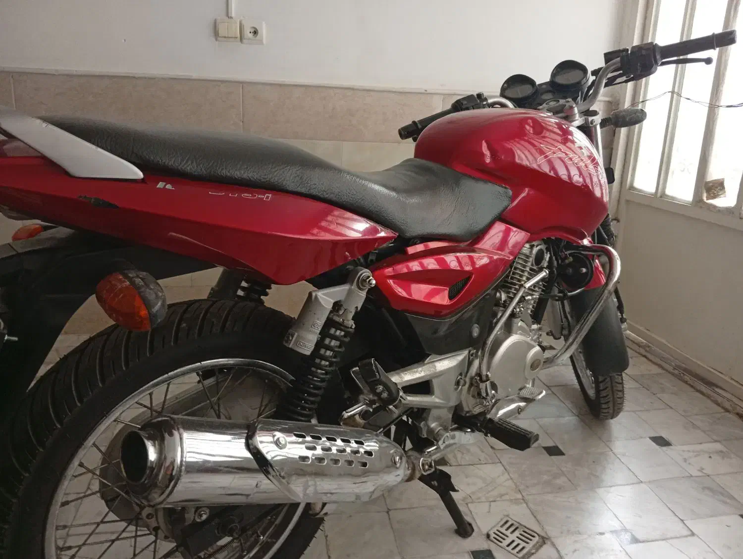 پالس180 سیم پره|موتورسیکلت|قم, قلعه کامکار|دیوار